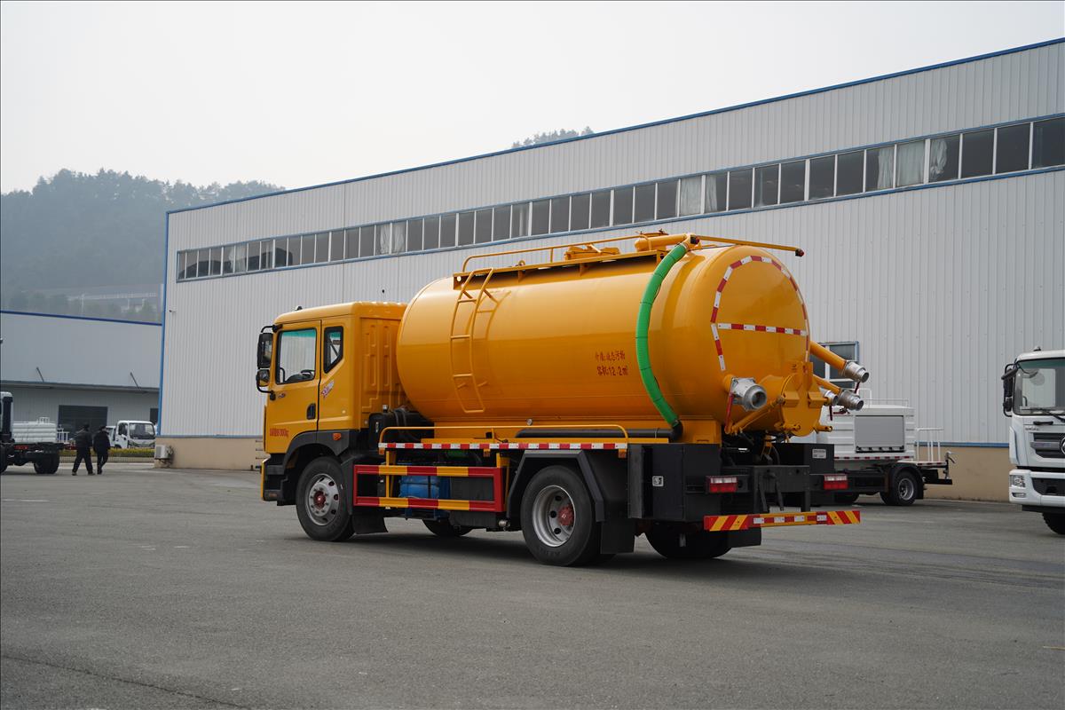 18T吸污車