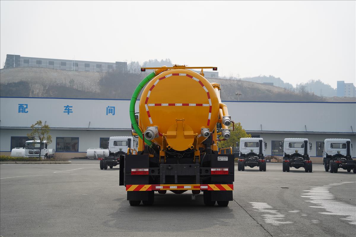 18T吸污車